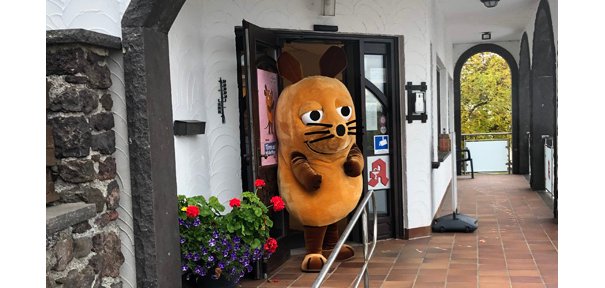 Bild Maus vor Osmia Apotheke in Gillenfeld